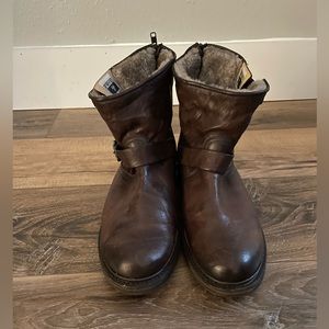 Fur lined women’s Frye boots